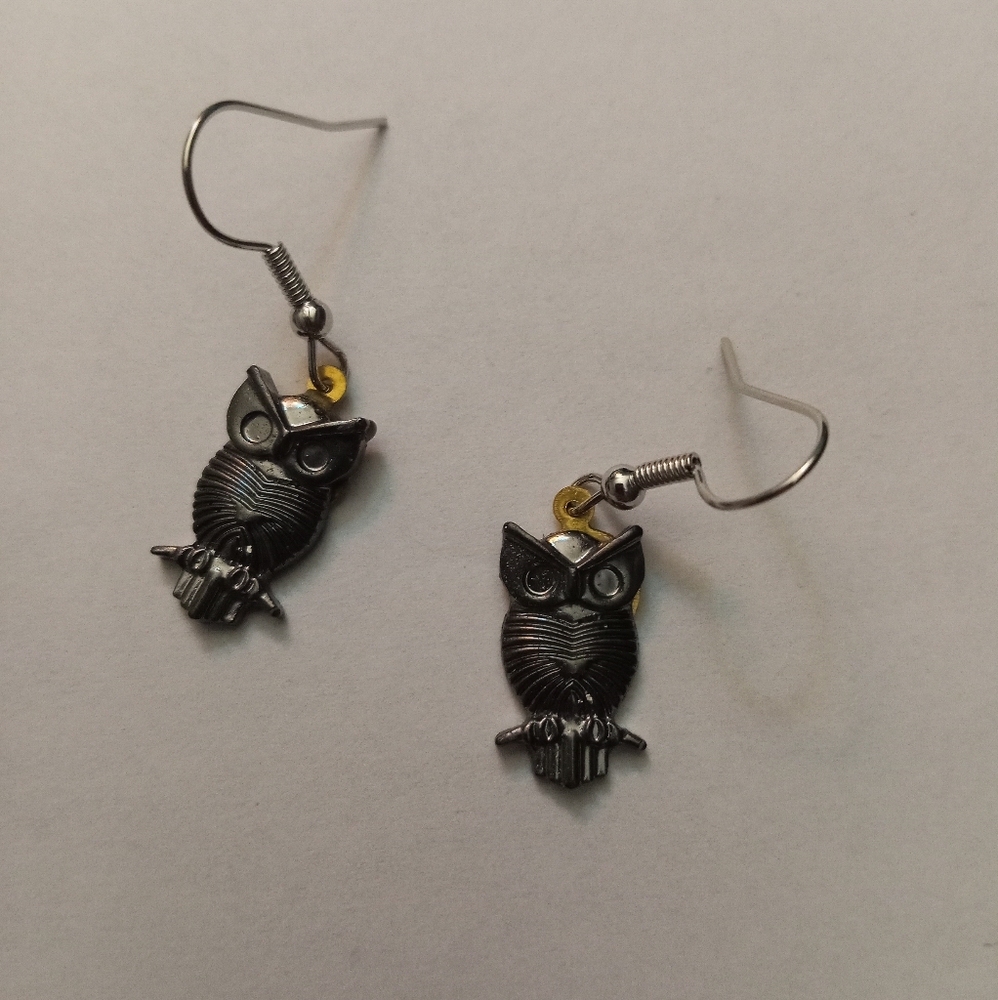 hand crafted New steel gray owl statement earrings - Picture 5 of 5